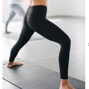 Zyia black pocket light n tight leggings